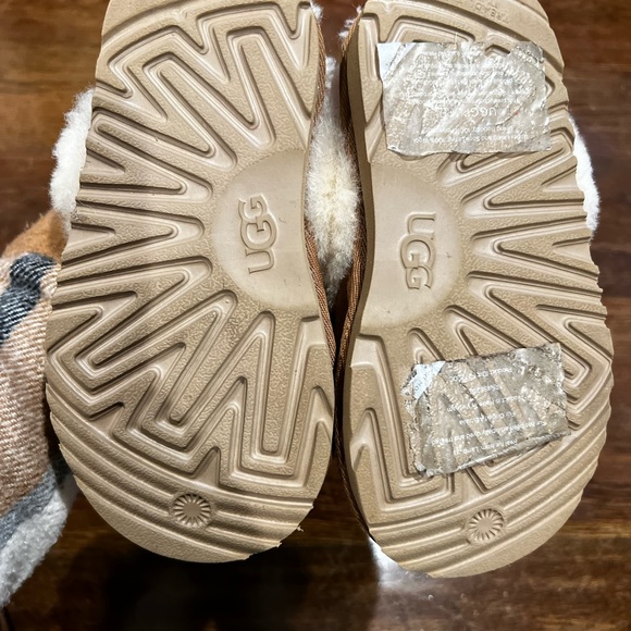 UGG Cozy Scuff Slipper Kids size 10 - Picture 4 of 4
